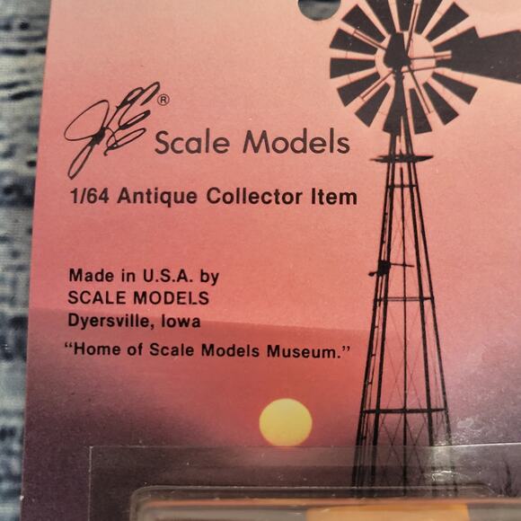 Vtg Scale Models 1/64 scale 1/64 Minneapolis Moline UDLX Comfort King Tractor - Picture 3 of 7